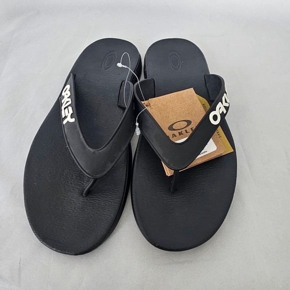 Oakley Other - Oakley Men's B1B Flip Flop Water Repellent Contoured Footbed Size 11 in Black